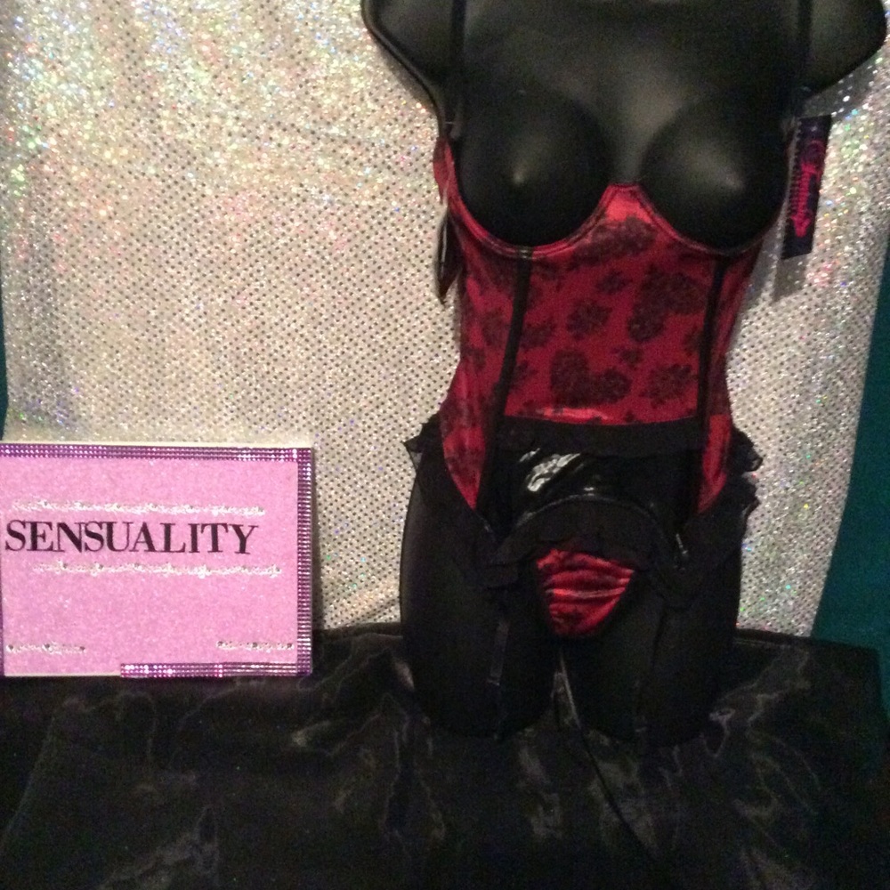 Open bust bustier